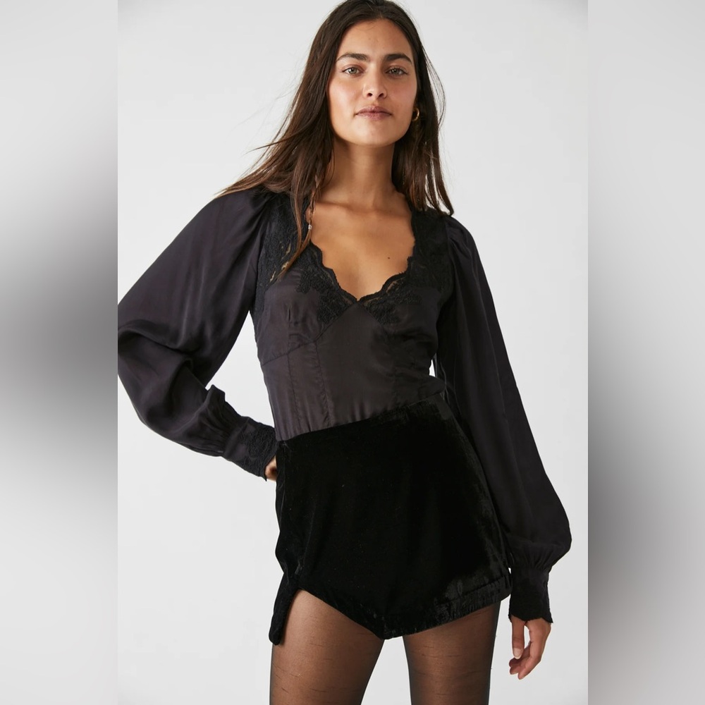 Free people goth lace prairie long sleeve black top size xs NEW